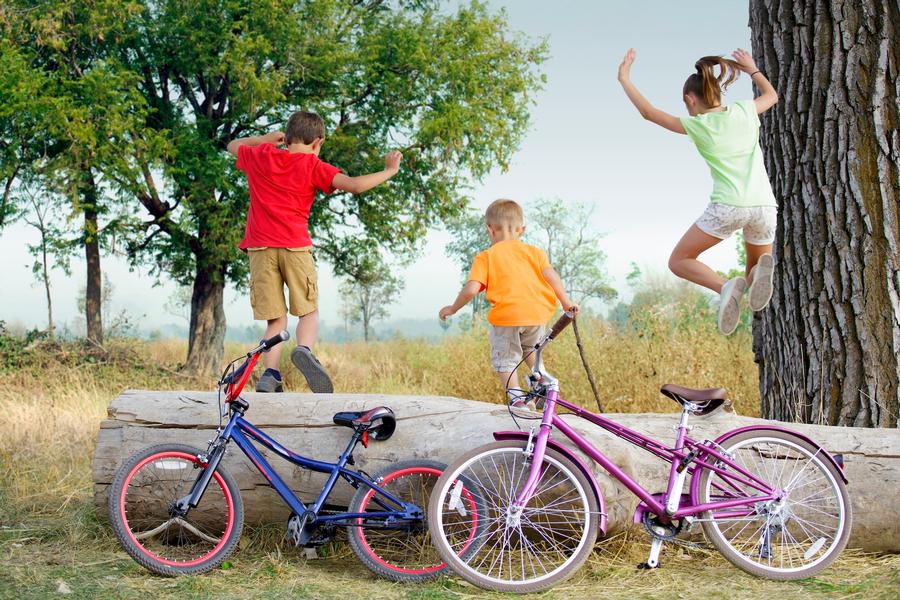 Solstice_Lifestyle_Summer_Kids_Bikes.jpg Solstice_Lifestyle_Summer_Kids_Bikes.jpg