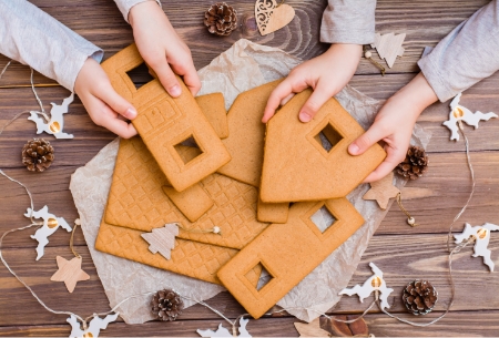 Kids Craft Corner: Gingerbread House Photo Frames