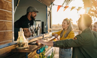 Friday Night Live + Food Truck